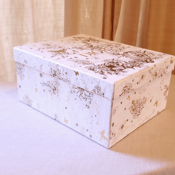 Dior Gift Box Holiday Edition Medium White and Gold Constellations Butterflies - Picture 7 of 13